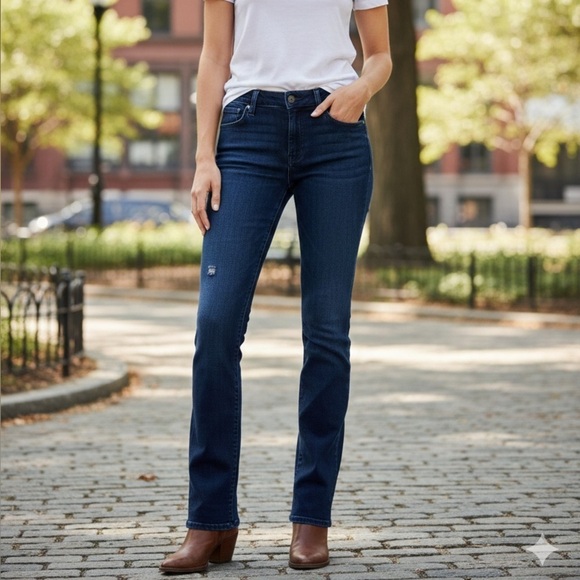 7 For All Mankind Denim - 7 For All Mankind Deep Indigo Straight Leg Jeans - Size 32